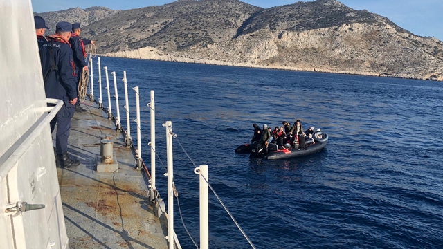 Muğla açıklarında 15 düzensiz göçmen kurtarıldı