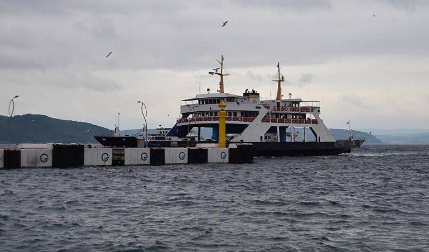 Çanakkale'de feribot seferlerine fırtına engeli