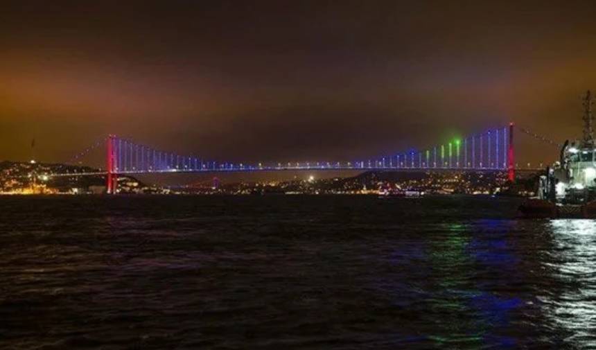 İstanbul Boğazı'nda gemi trafiği çift yönlü askıya alındı