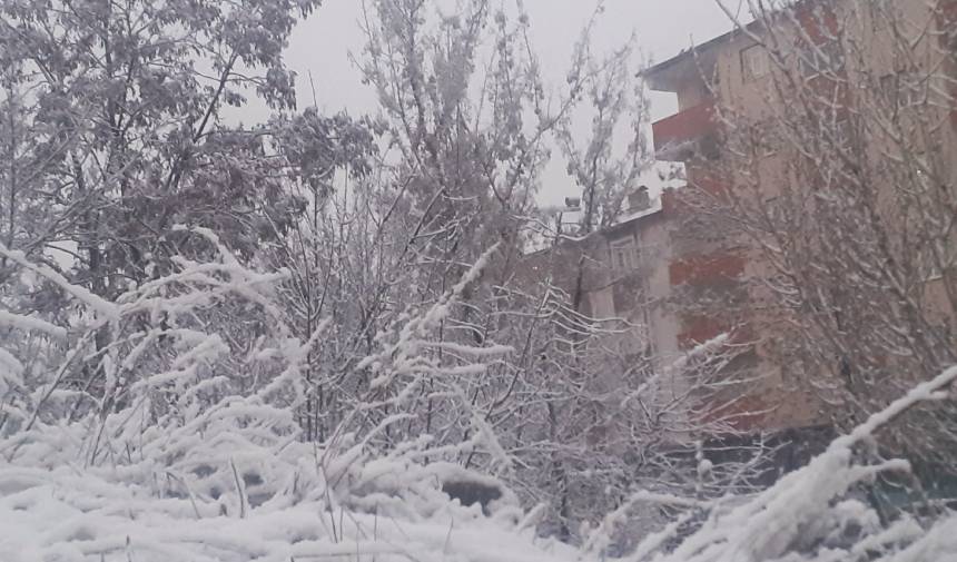 Mart ayında kar sürprizi! Şehir beyaza büründü