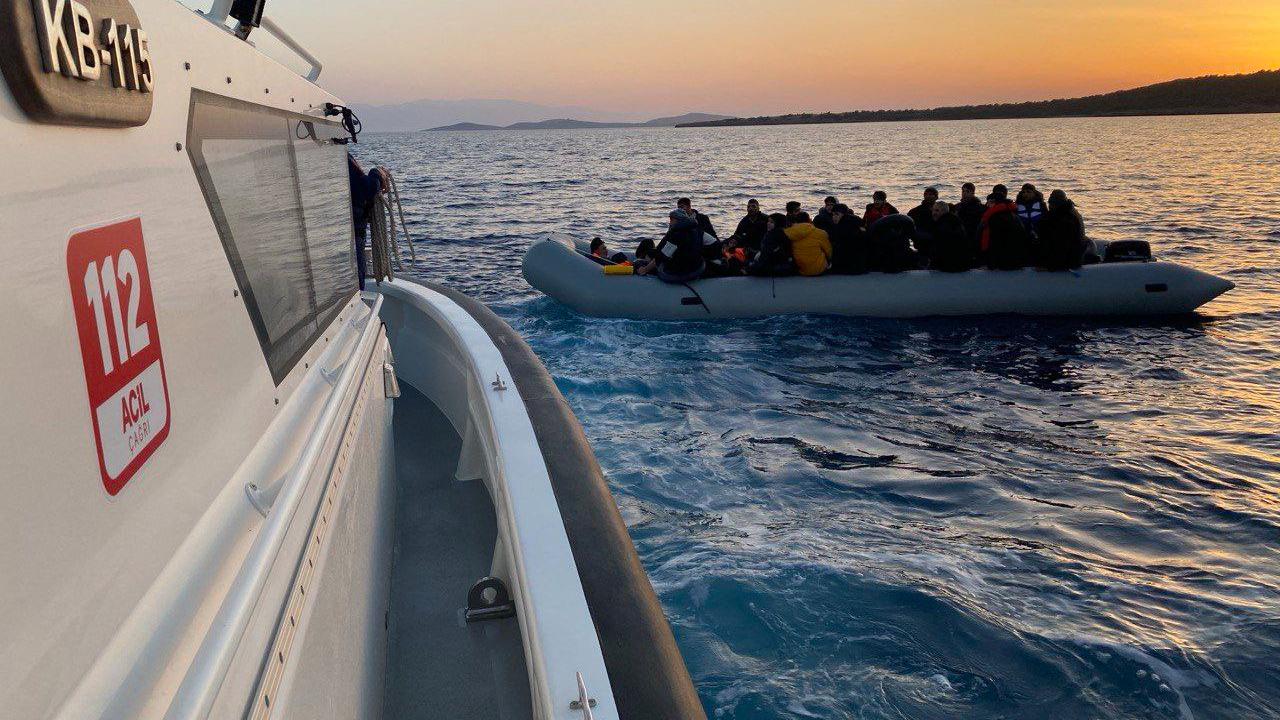 Çanakkale açıklarında 29 düzensiz göçmen kurtarıldı