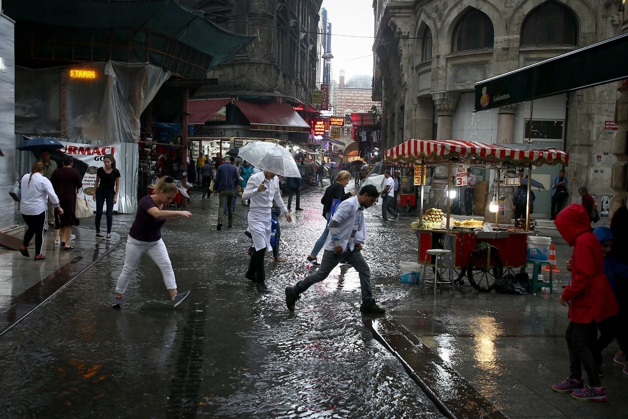 Hava Durumu Semsiyeleri Unutmayin Meteoroloji Kuvvetli Yagis Icin Saat Verdi 12 1705728599 12