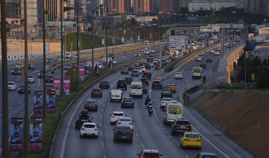 Düzce ve Bolu kesiminde bayram trafiği başladı