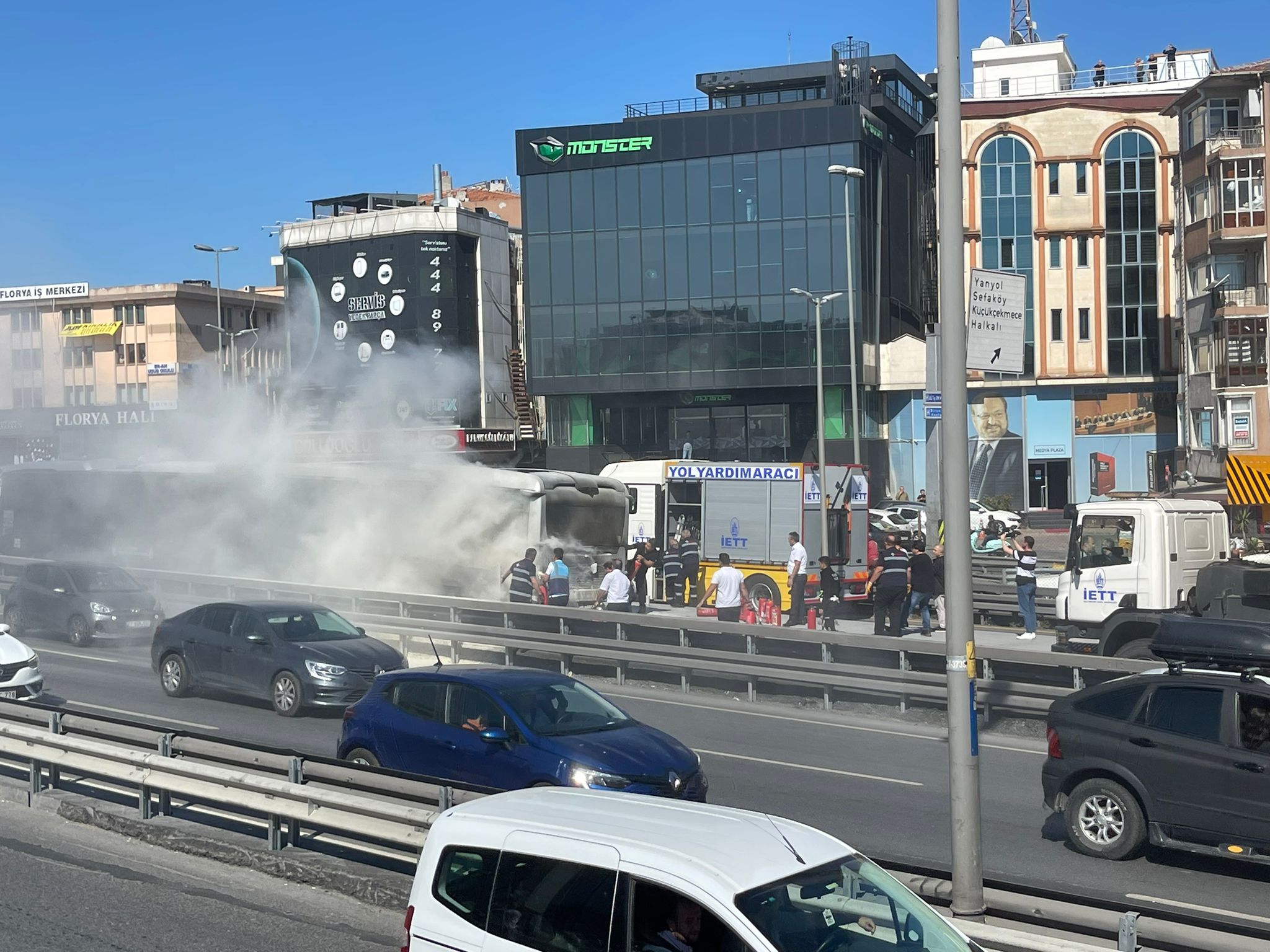 Küçükçekmece'de metrobüste yangın çıktı