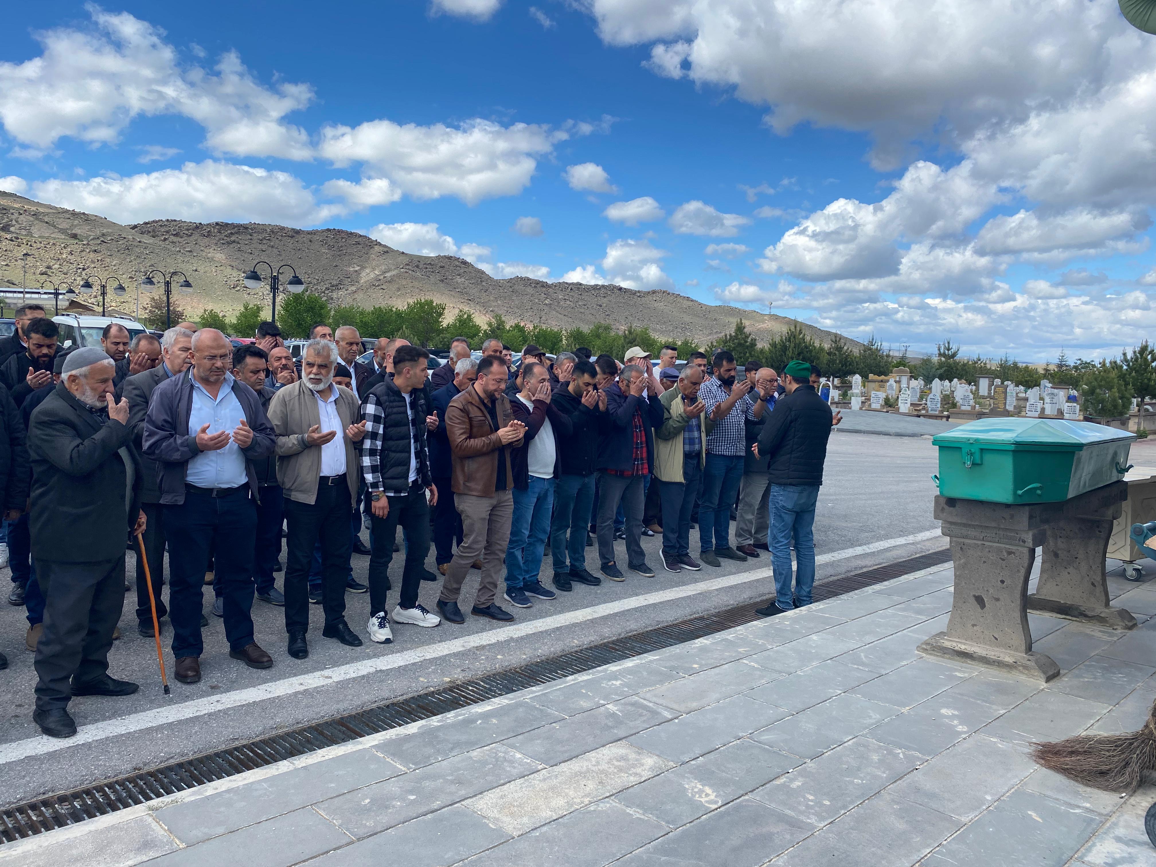 Kayseri'de babasının bıçakla yaraladığı genç kız hayatını kaybetti