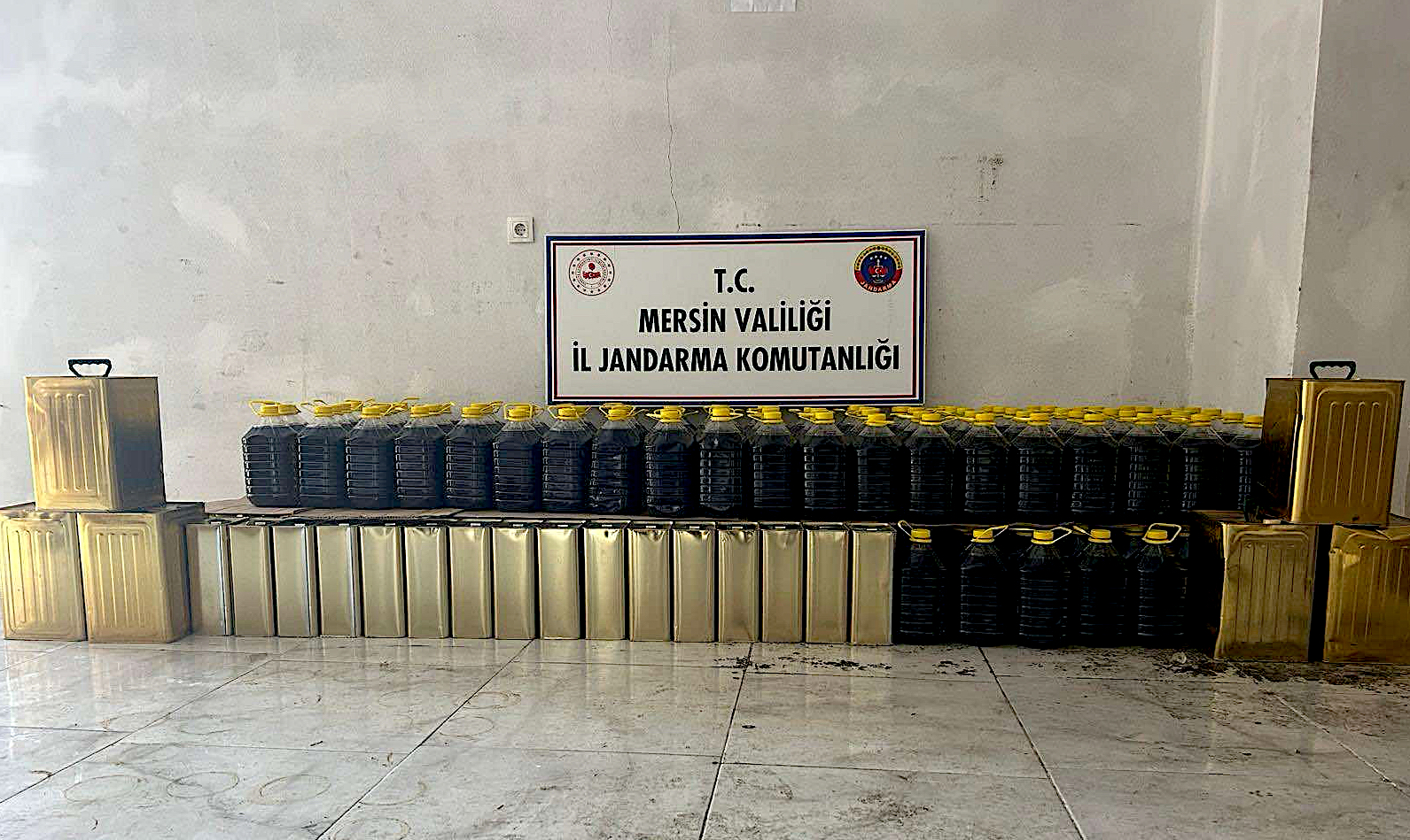 Mersin'de 6 bin 200 litre sahte zeytinyağı ele geçirildi