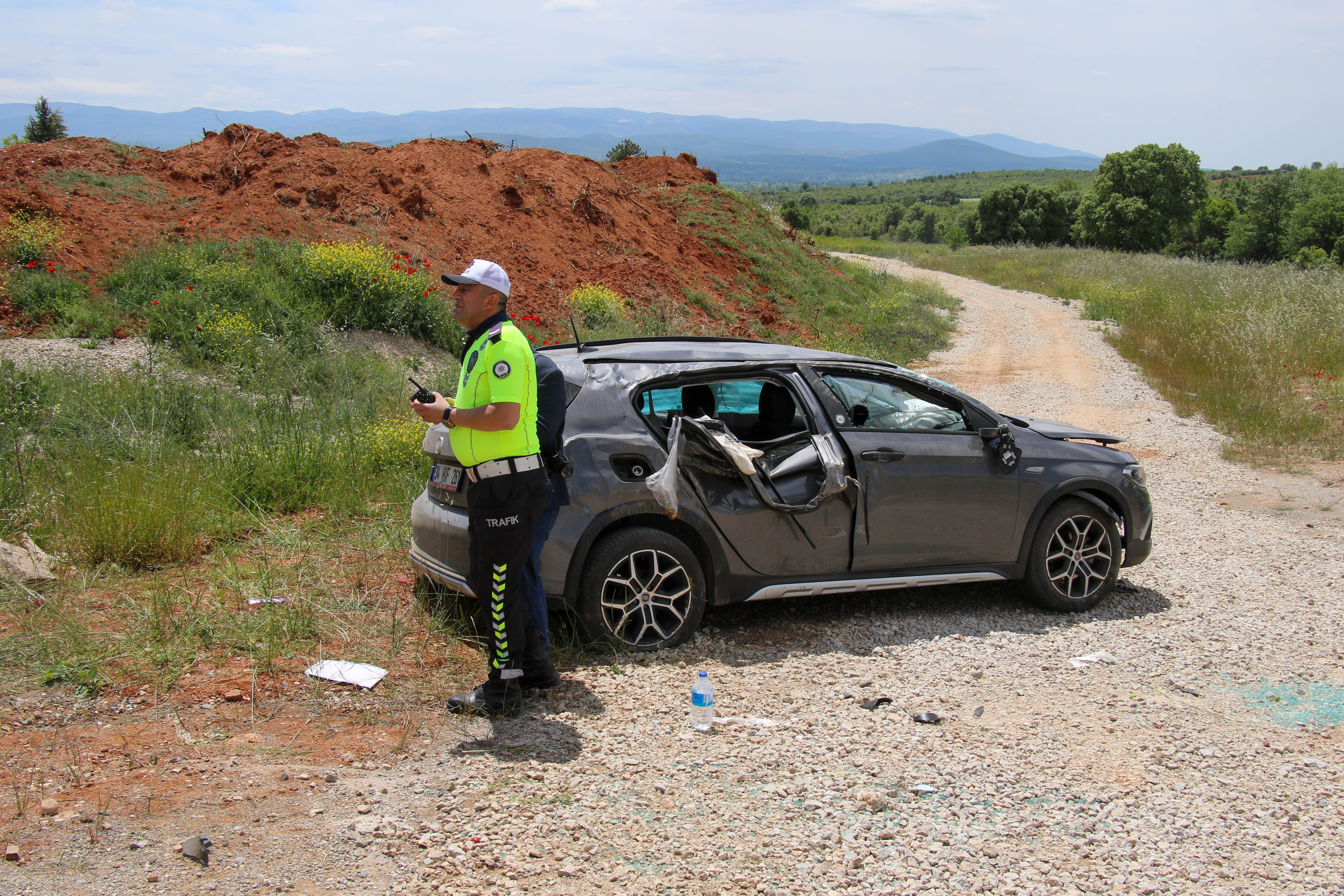 Uşak'ta takla atan otomobildeki Yunanistan uyruklu 1 kişi öldü, 2 kişi yaralandı