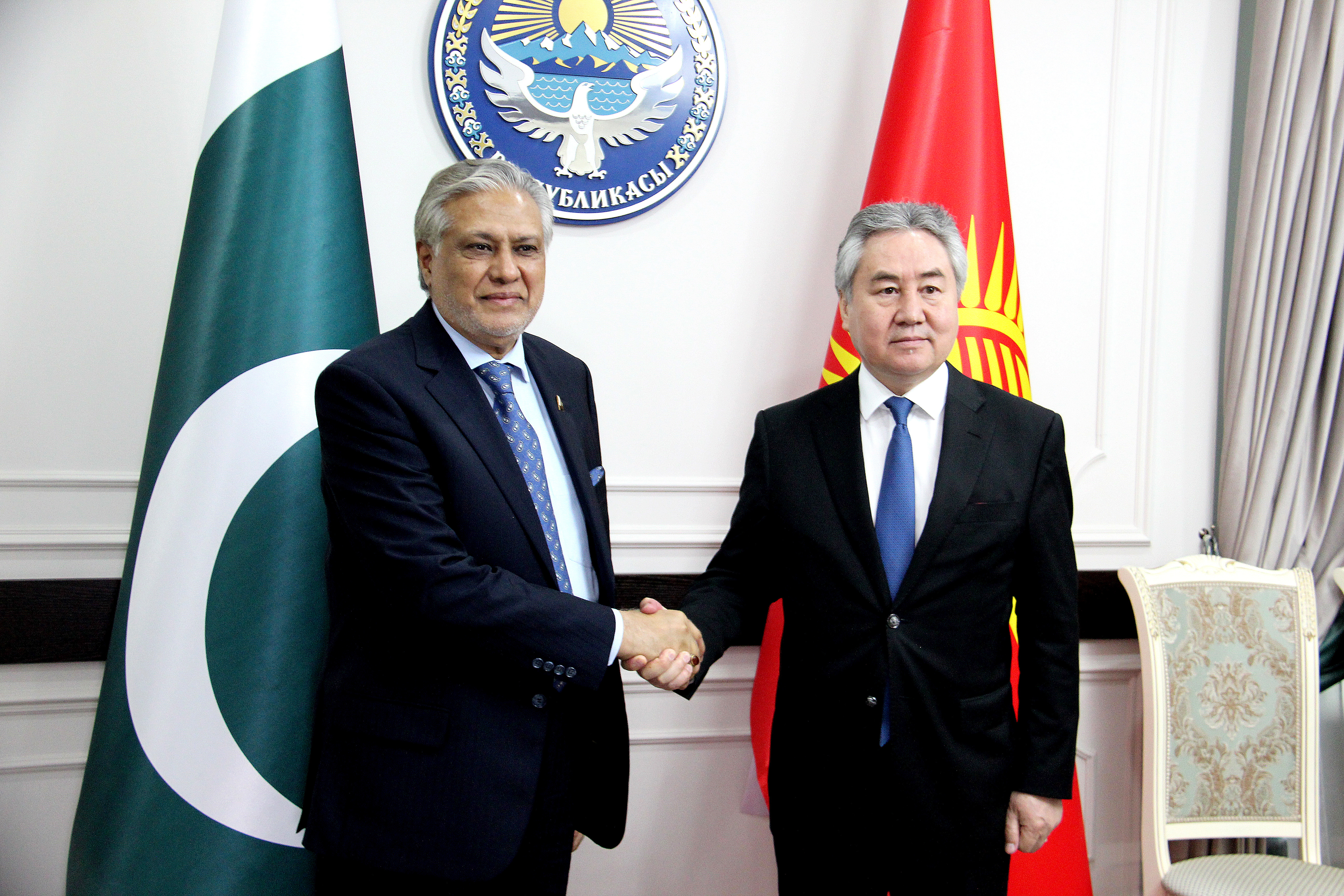 Kırgızistan Dışişleri Bakanı Kulubayev, Pakistanlı mevkidaşı Dar ile görüştü