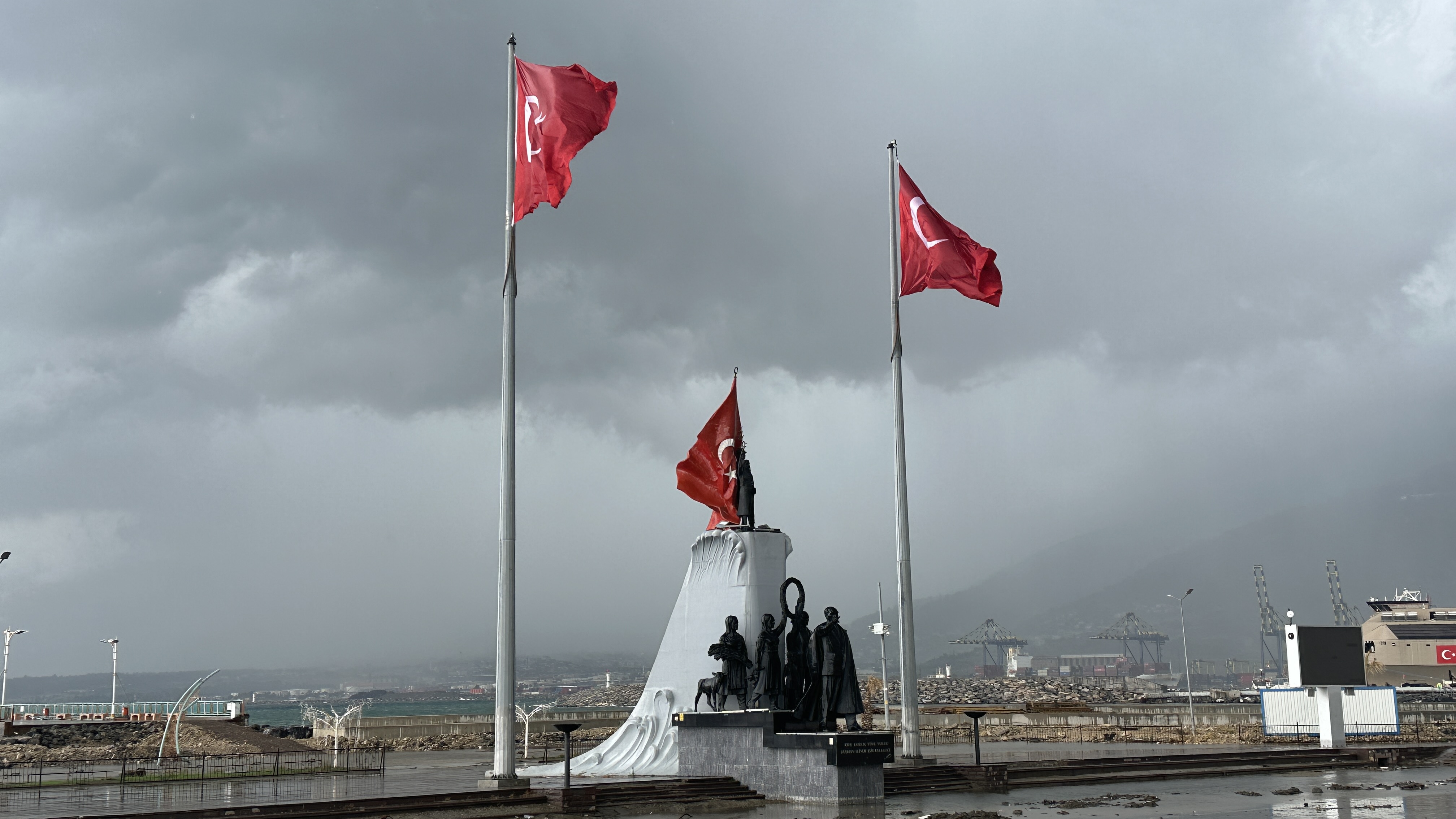 Hatay ve Adana'da hortum oluştu