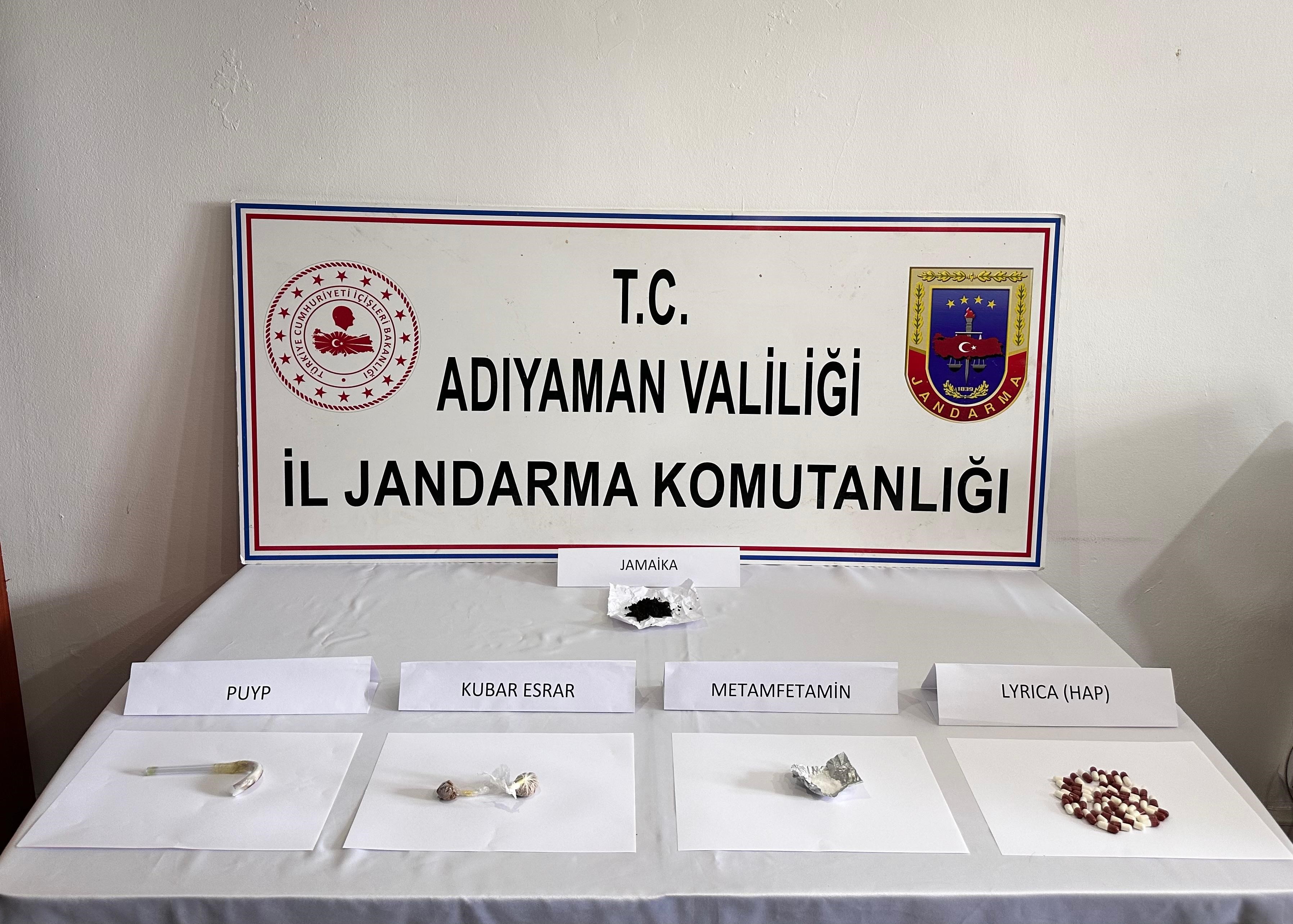 Uyuşturucuyla yakalanan 5 kişi gözaltına alındı