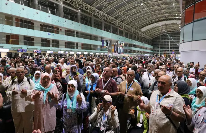 İlk hac kafilesi dualarla uğurlandı!