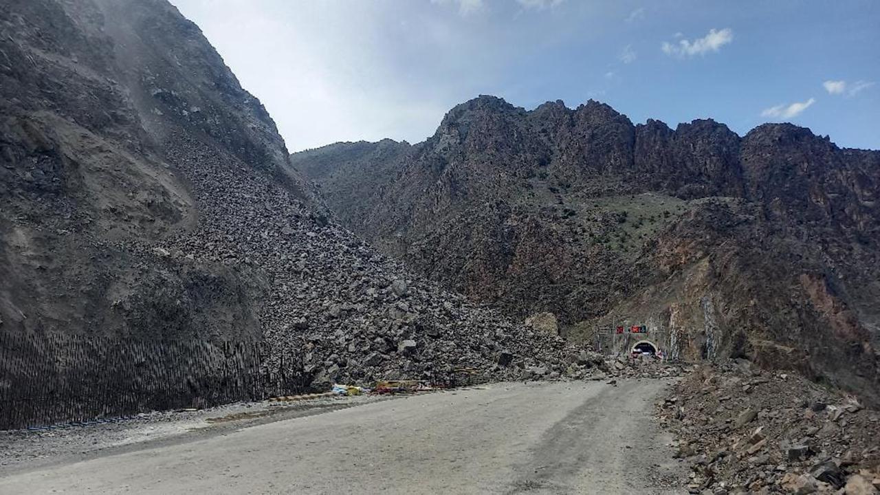 Artvin-Erzurum kara yolu kontrollü ulaşıma açıldı