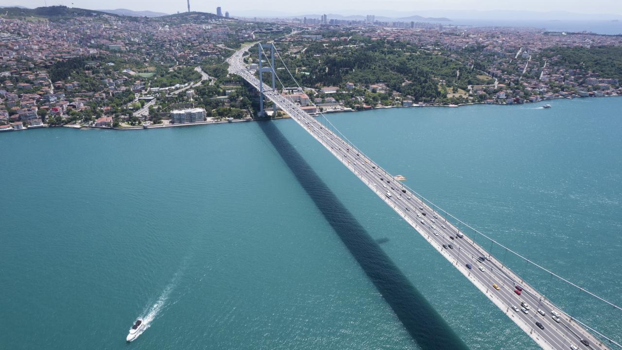 İstanbul Boğazı'nda gemi trafiği geçici olarak durduruldu