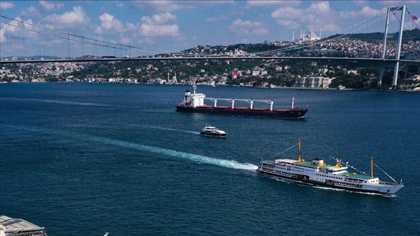 İstanbul Boğazı'ndaki gemi trafiği askıya alındı