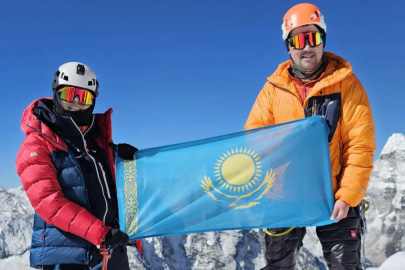 Everest'e tırmanan ilk Kazak Türkü kadın Anar Buraşeva!