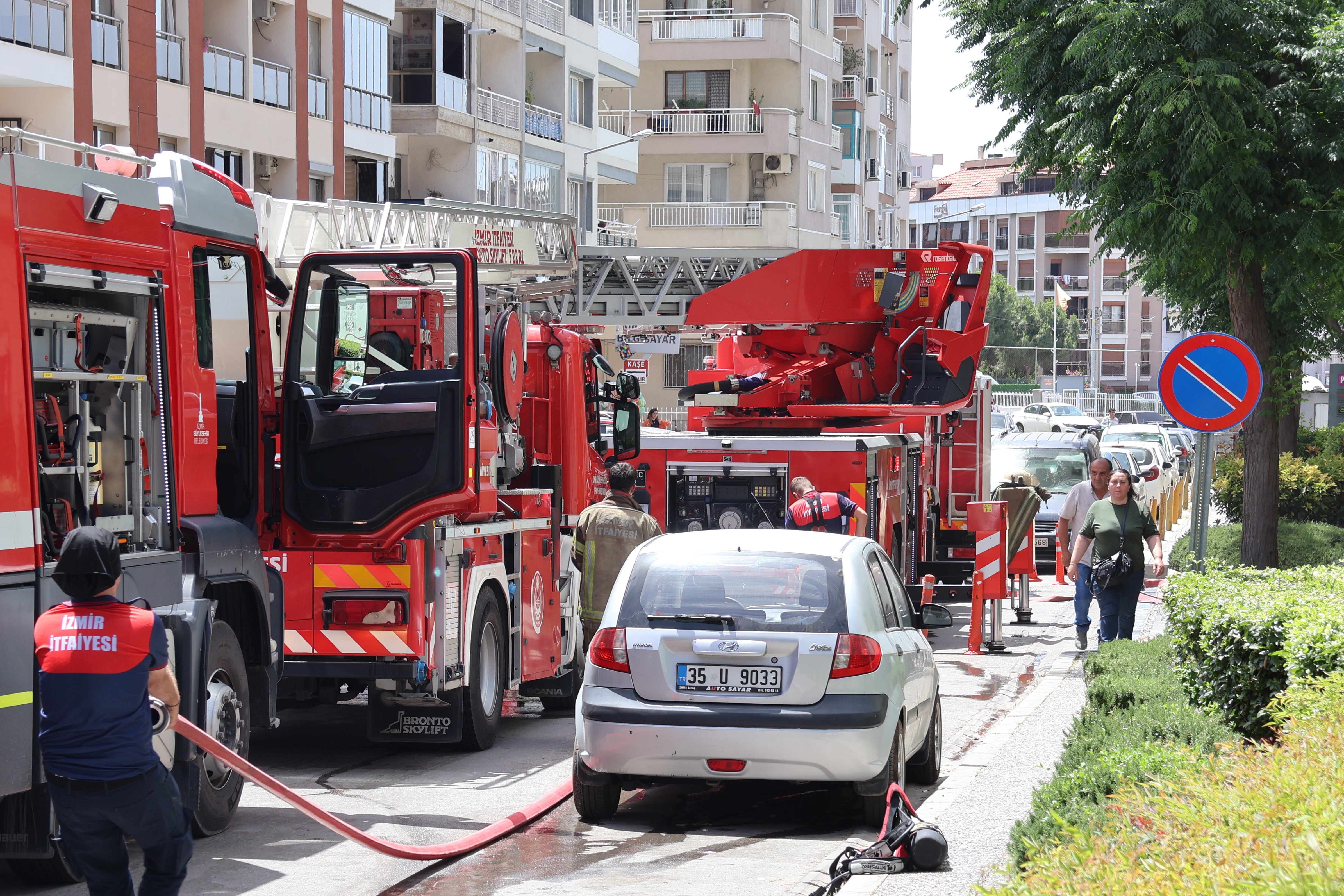 İzmir'de bulunan AVM'deki yangın paniğe sebep oldu
