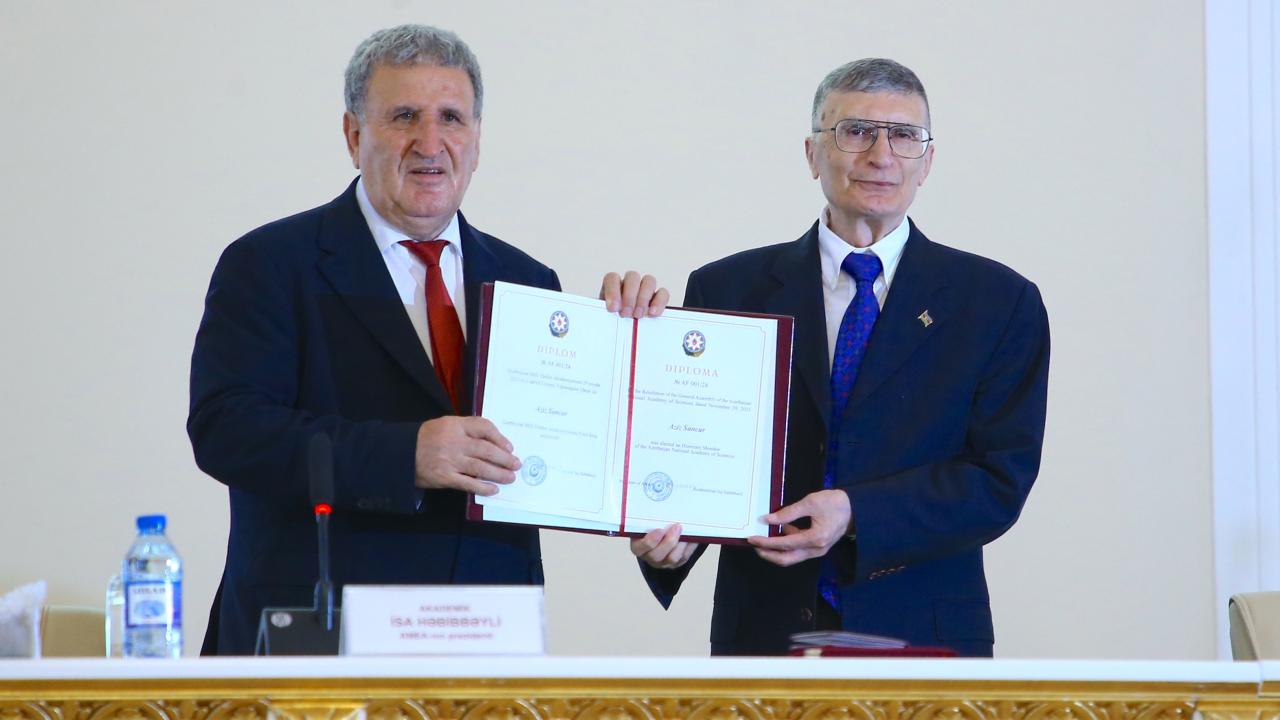 Türk bilim insanı Sancar'a Azerbaycan Milli İlimler Akademisi'nden onursal belge