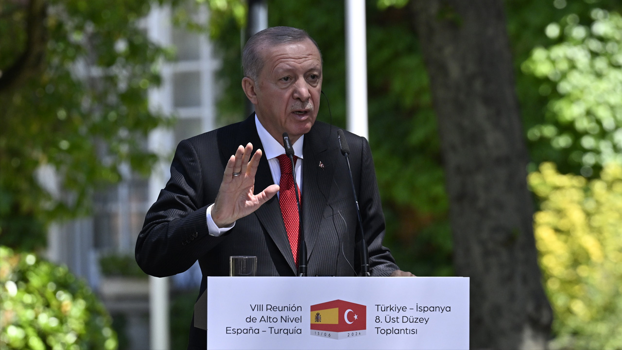 İspanyol gazetecinin sorusuna Cumhurbaşkanı Erdoğan'dan tepki: Teröristleri savunmanız üzücü