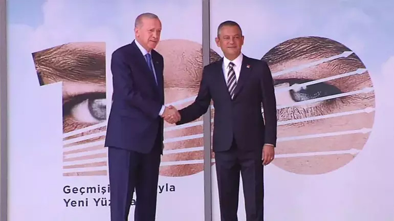 Cumhurbaşkanı Erdoğan'dan Özgür Özel'e iade-i ziyaret