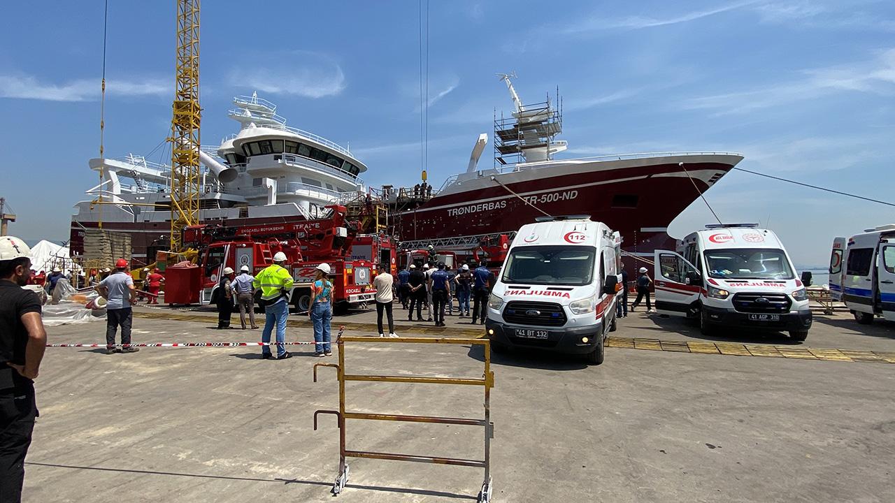 Kocaeli'de gemi yangını: 4 kişi hastanelik oldu