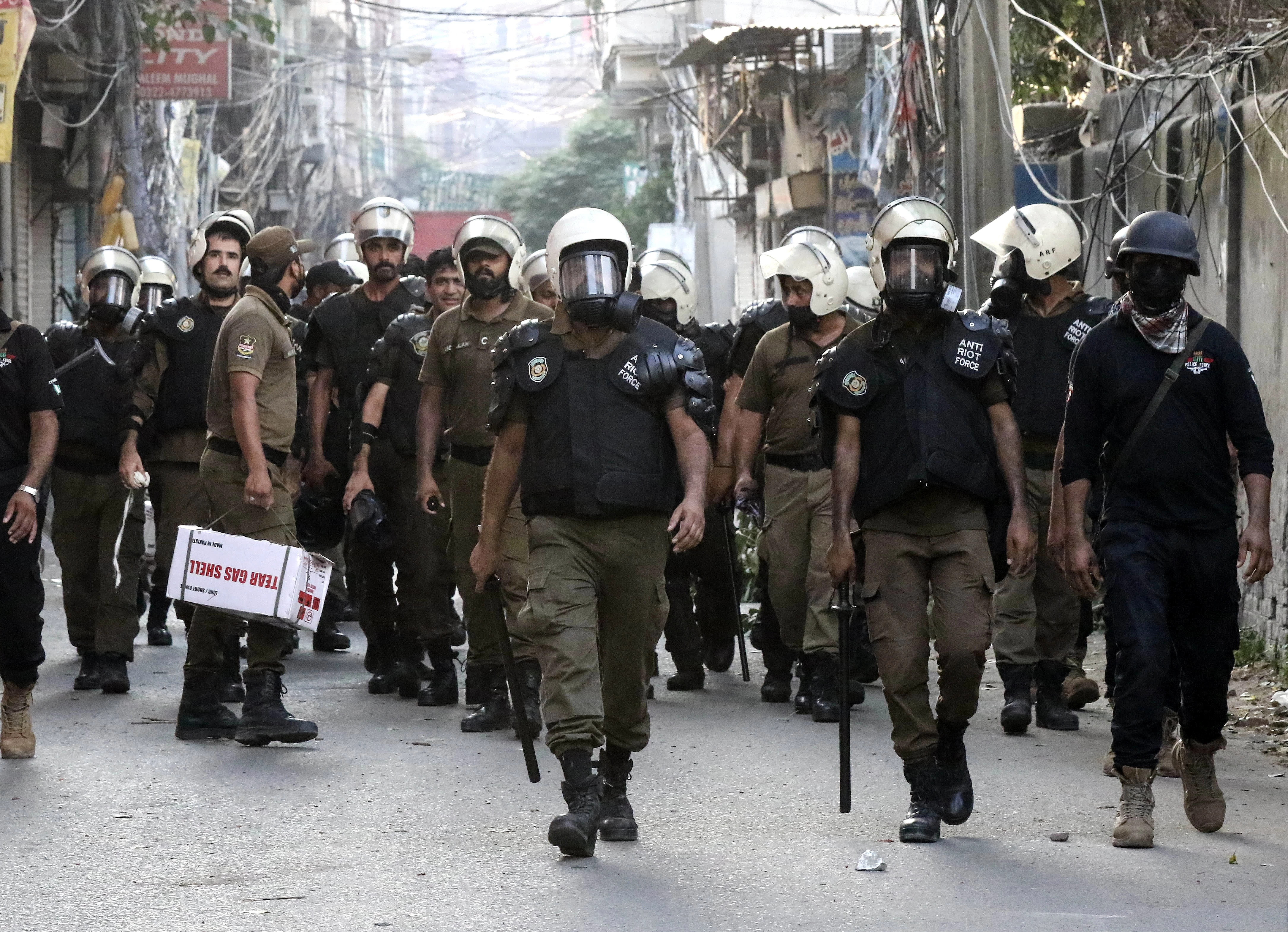 Ortalık karıştı, ordu sokağa indi