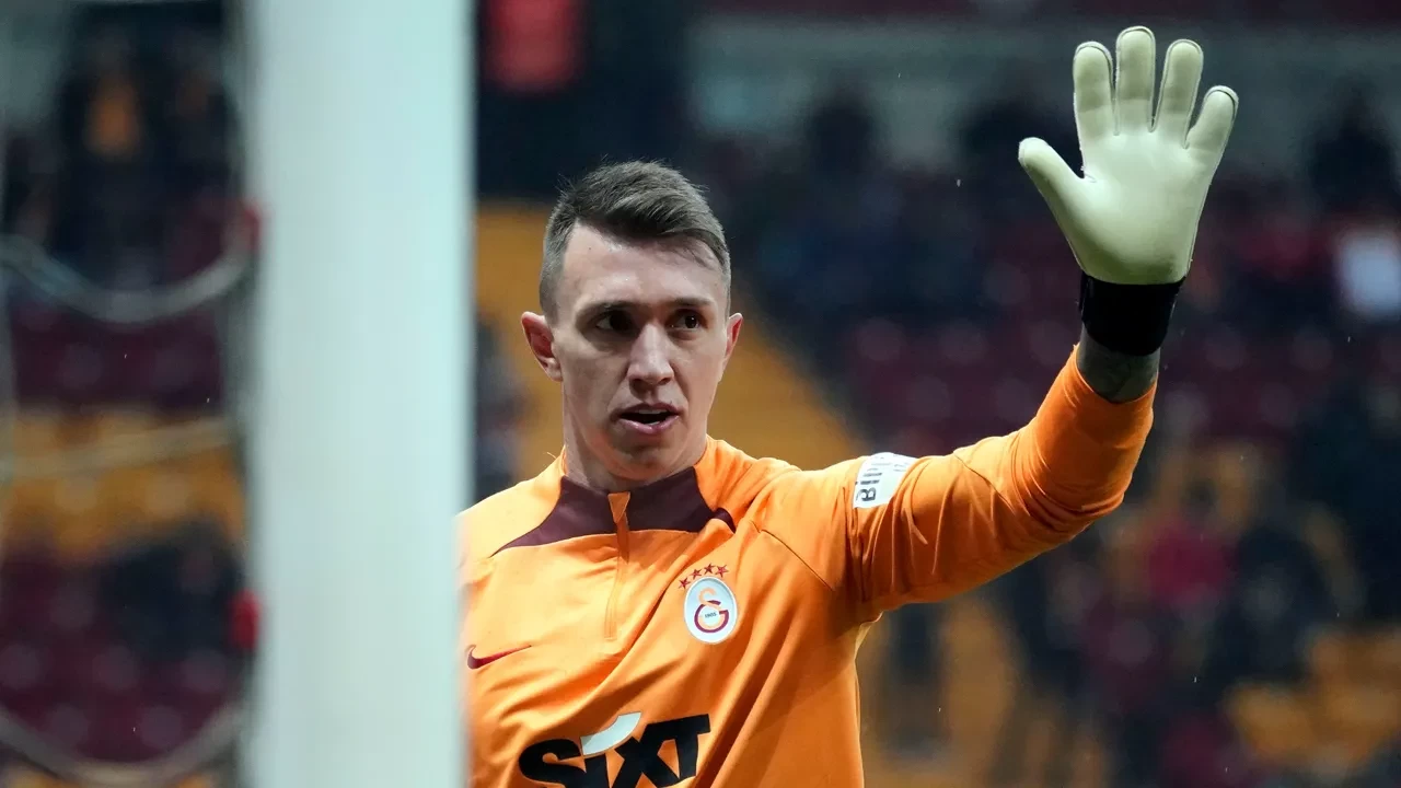 Muslera vedaya hazırlanıyor