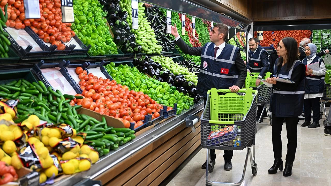 Bakanlık ekipleri devrede: Haksız fiyat artışına geçit verilmiyor!