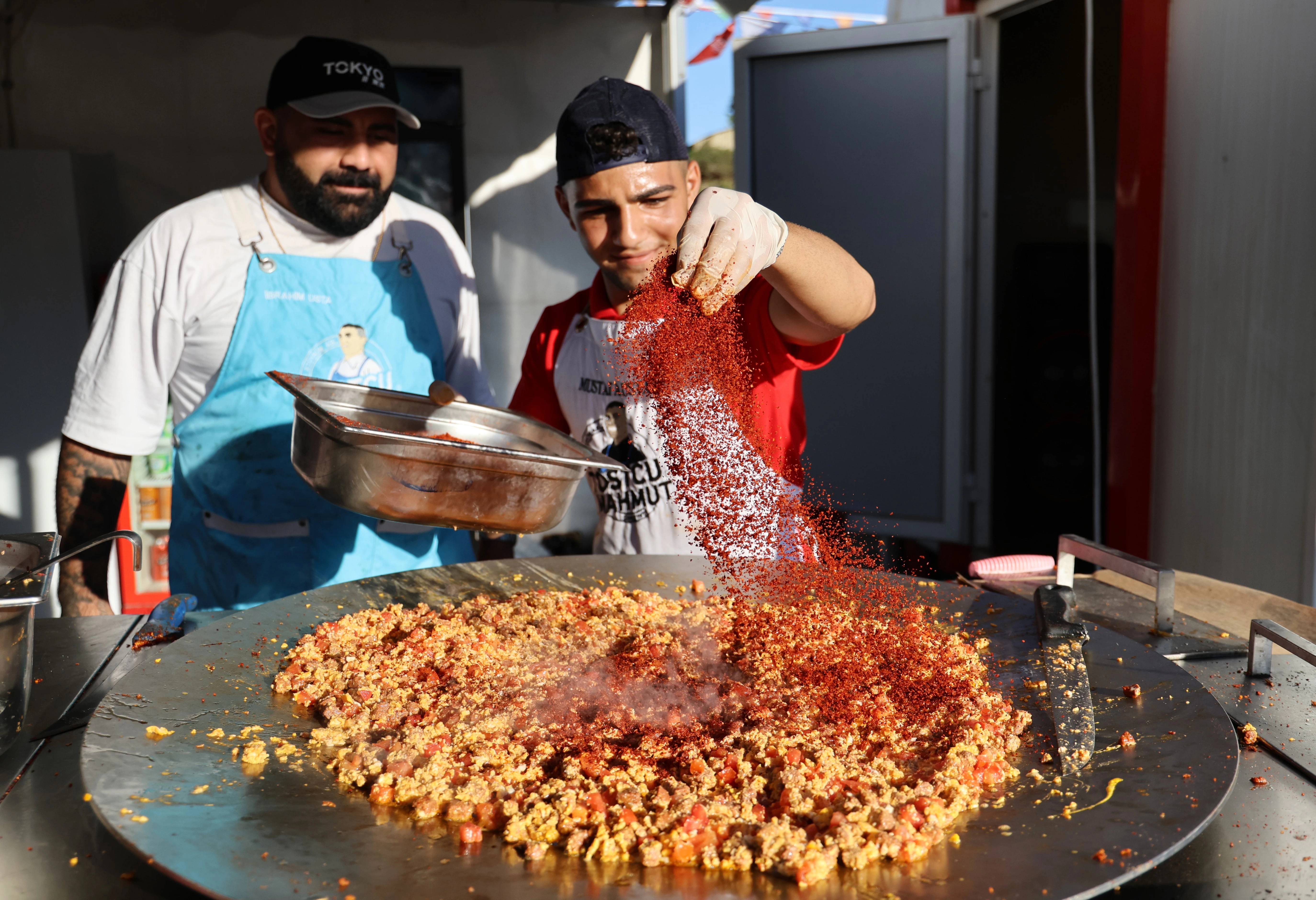 8. Uluslararası Adana Lezzet Festivali'nin mangal ateşi yakıldı