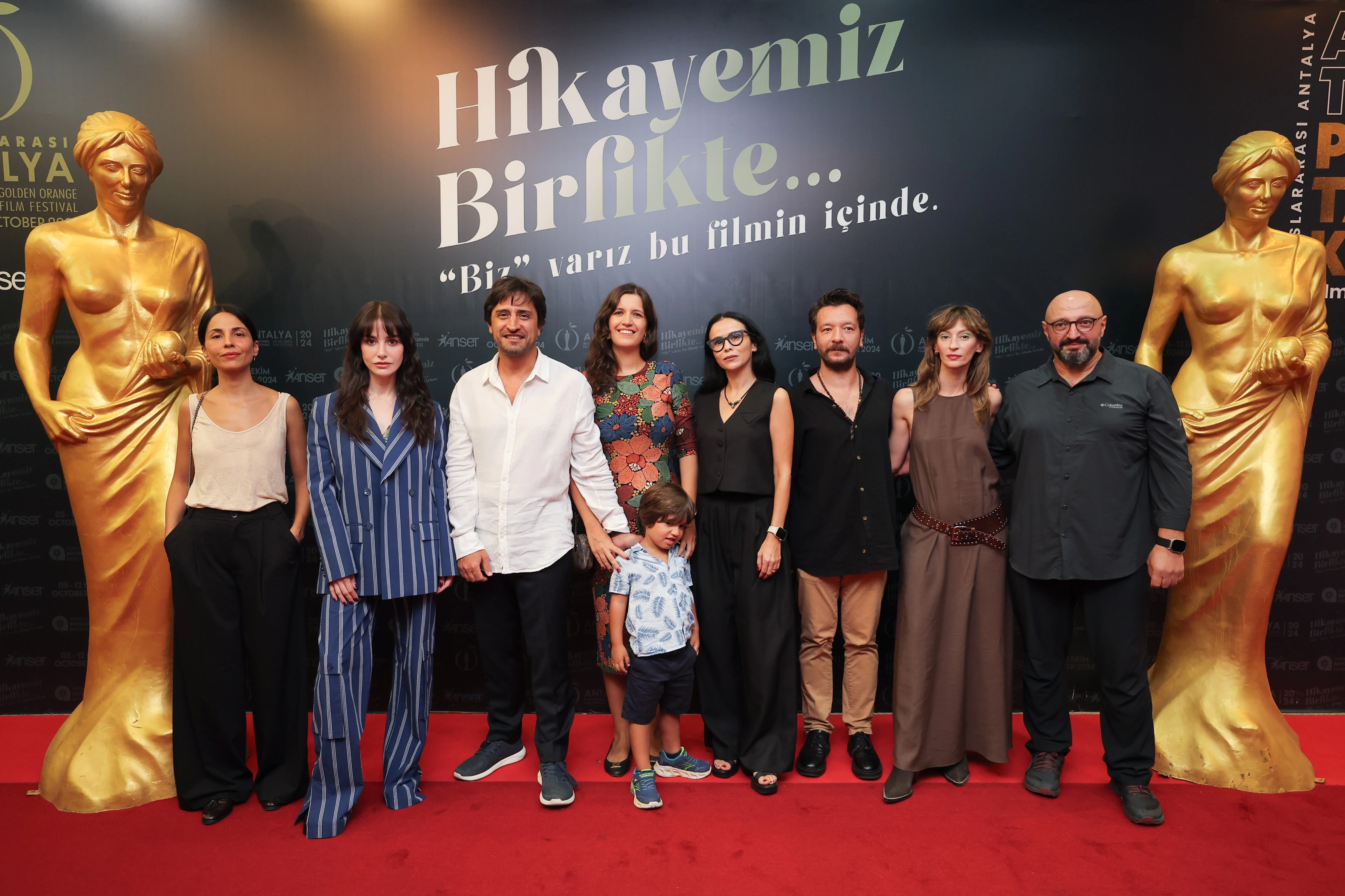 'Savrulan Zaman' filminin prömiyeri Antalya'da yapıldı