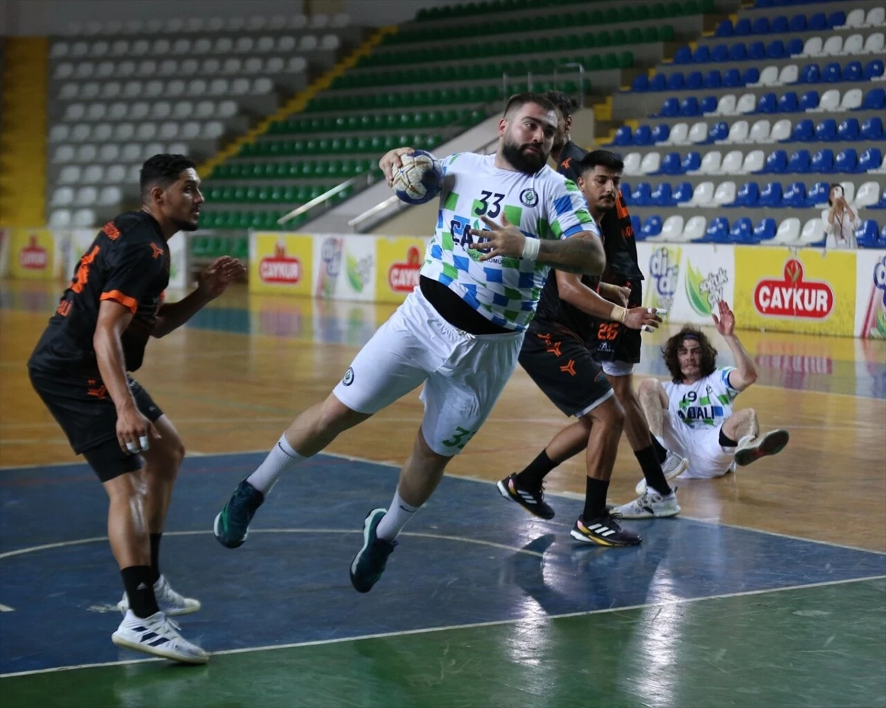 Hentbol Erkekler Süper Lig'de Konya Büyükşehir Belediyespor, Köyceğiz Belediyespor'u yendi