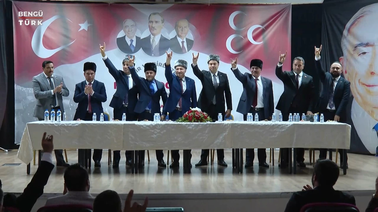 Milliyetçi Hareket Partisi "Bir ve Birlikte Hilal'e Doğru" toplantısında bir araya geldi