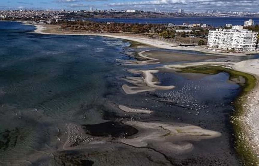 İstanbul’da deniz suyu çekildi