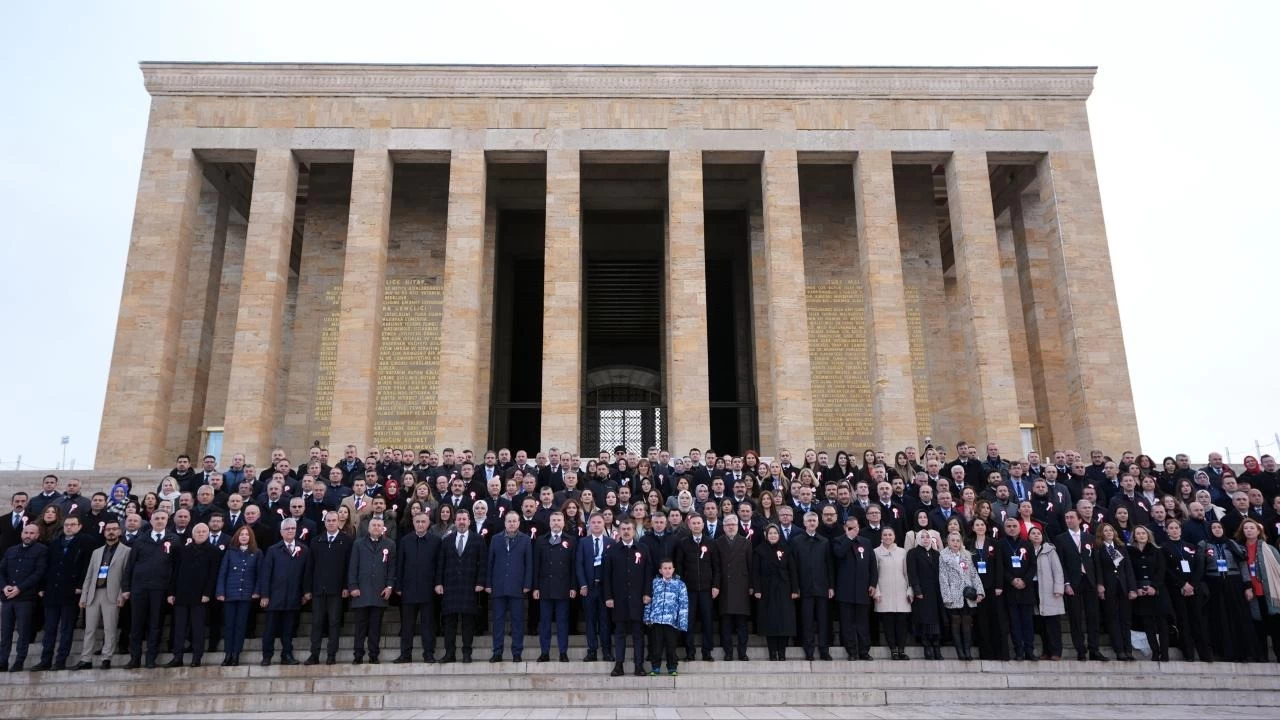 Bakan Tekin Anıtkabir'i ziyaret etti: Türkiye Cumhuriyeti'nin yarınları için çalışacağız