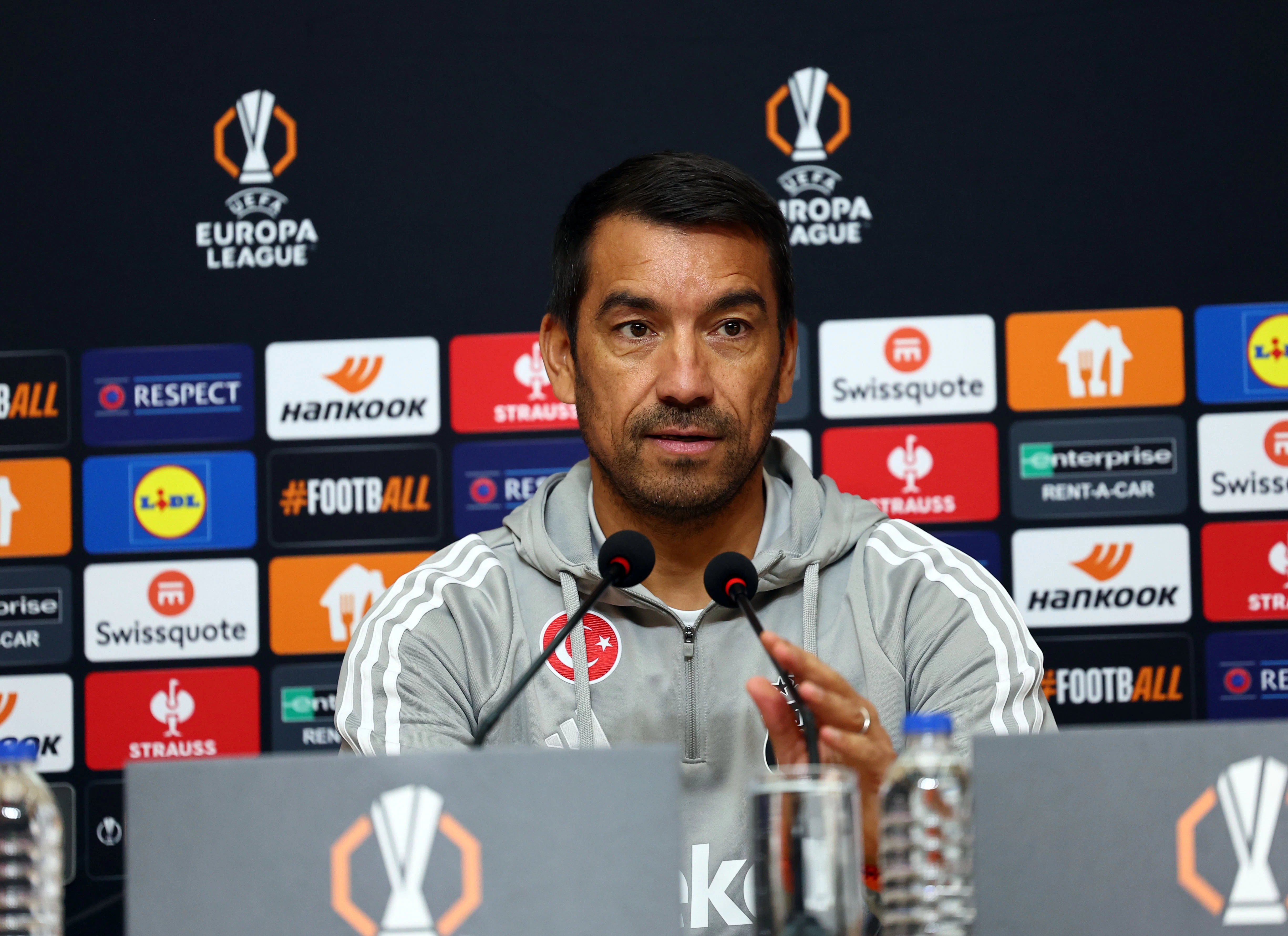 Beşiktaş teknik direktörü van Bronckhorst'tan Malmö maçı öncesi basın toplantısı