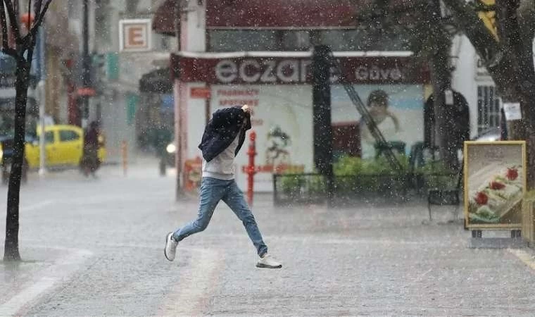 Meteoroloji uyardı: Gök gürültülü sağanak devam edecek, kar yağışı yayılıyor