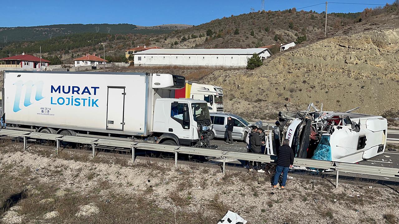 İstanbul-Samsun kara yolunda zincirleme kaza: 14 yaralı