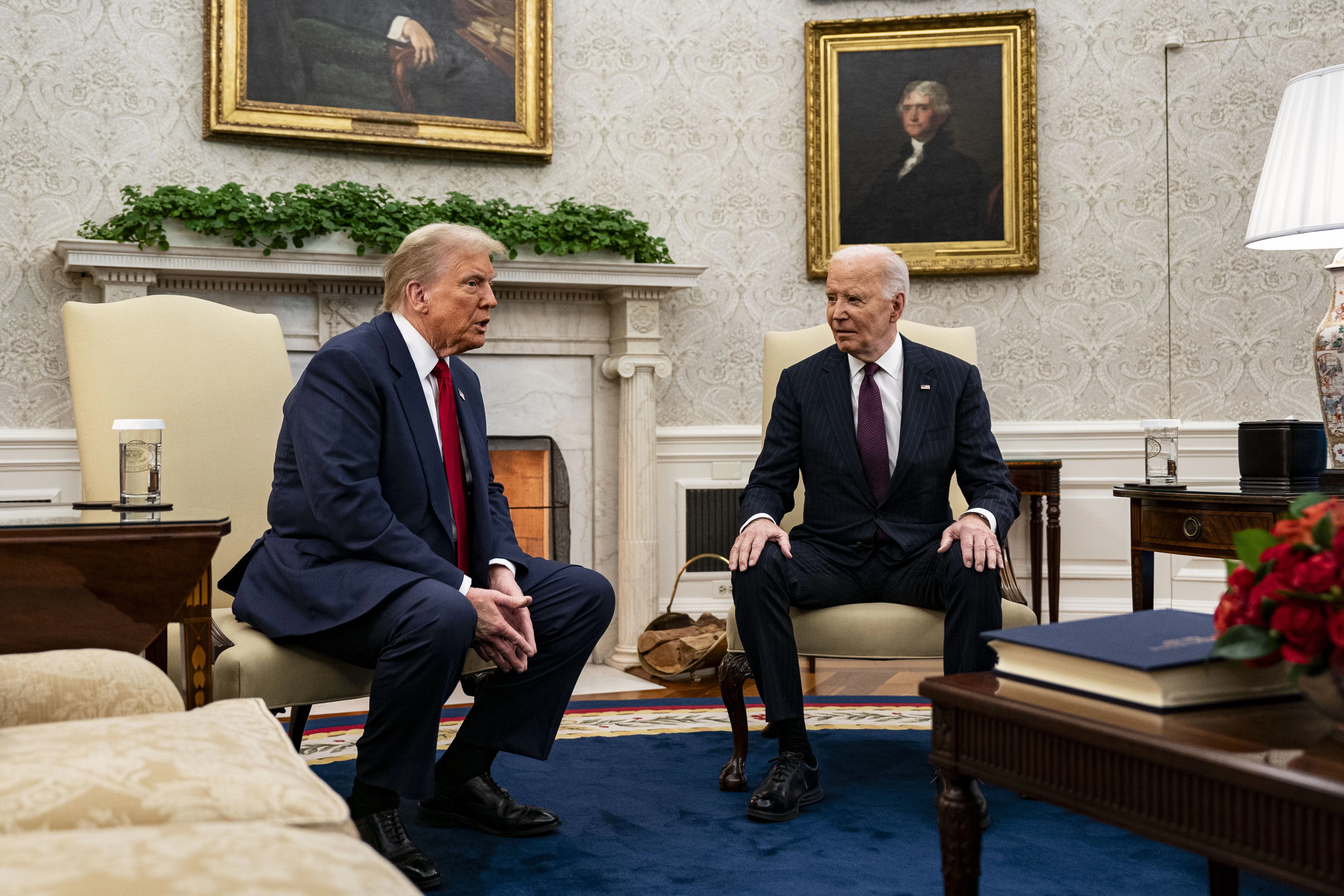 Trump ve Biden Beyaz Saray'da buluştu