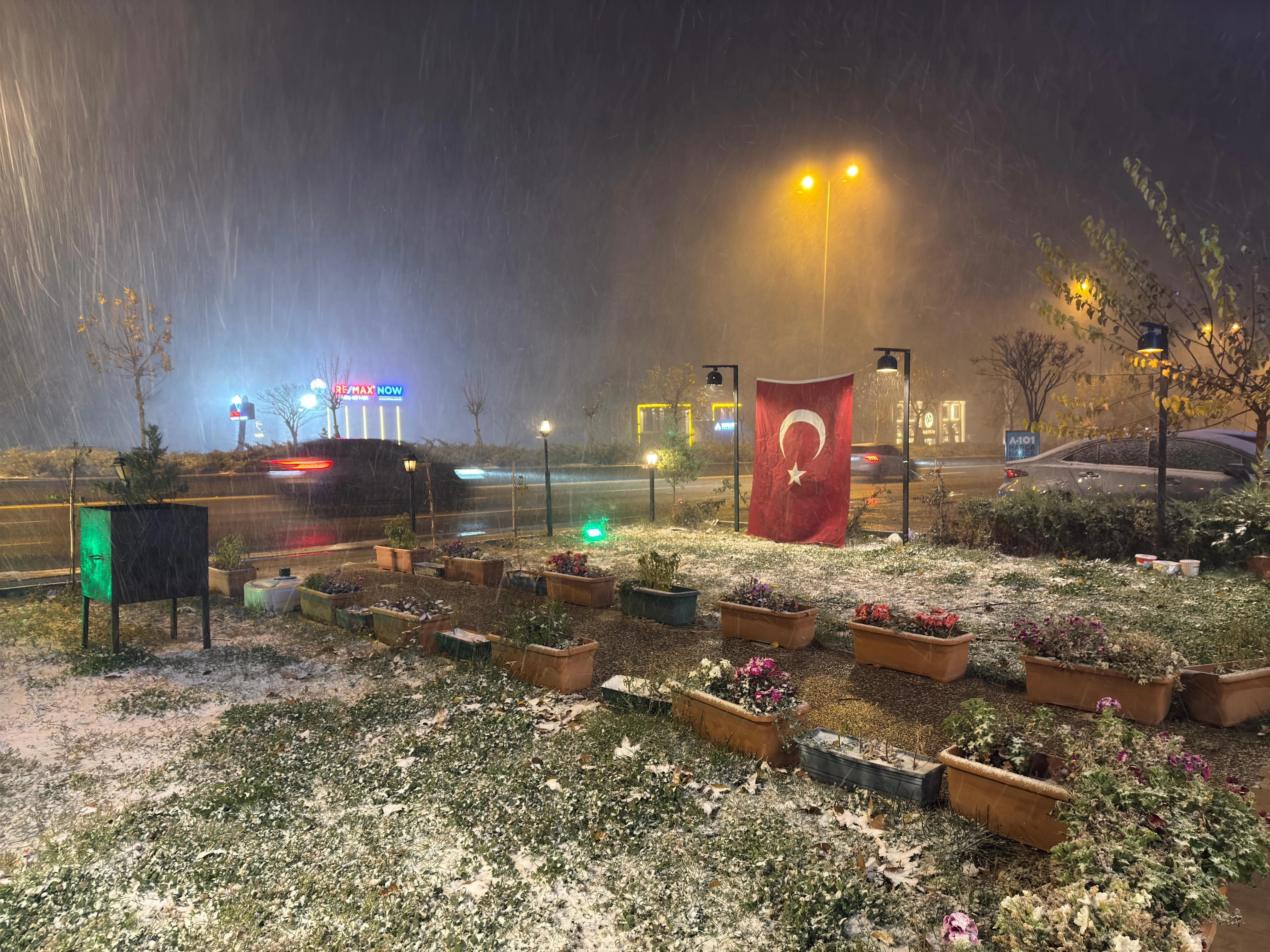 Ankara'nın yüksek kesimlerinde kar yağışı etkisini sürdürüyor