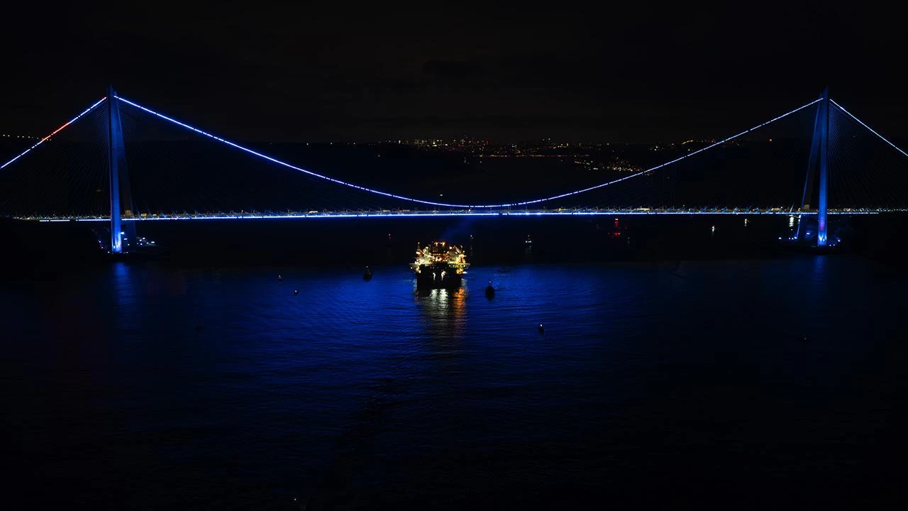 İstanbul Boğazı, gemi trafiğine yeniden açıldı