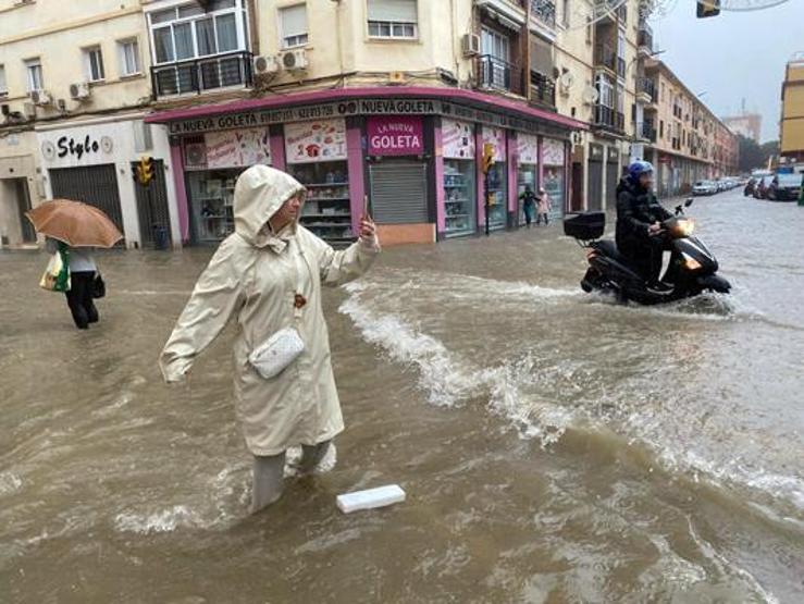 Binlerce kişi tahliye edildi İspanya yine sele teslim oldu