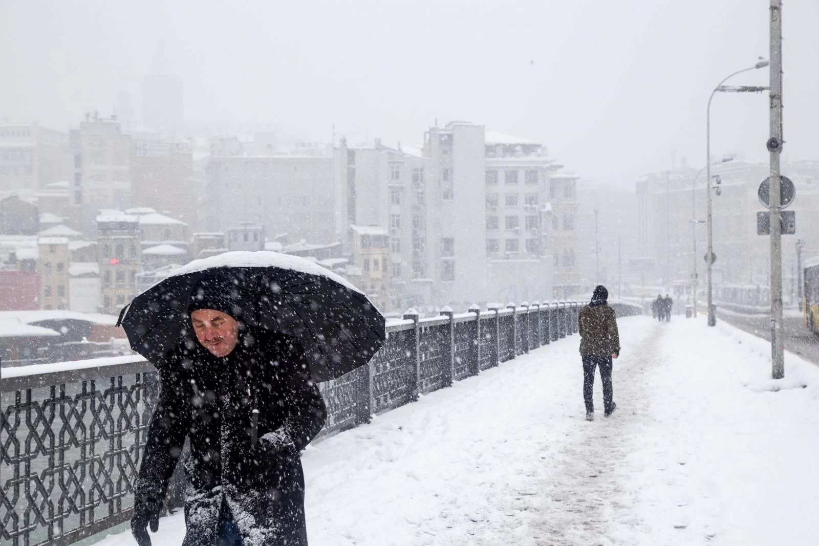 İstanbul'a lapa lapa kar geliyor! Meteoroloji tarih verdi