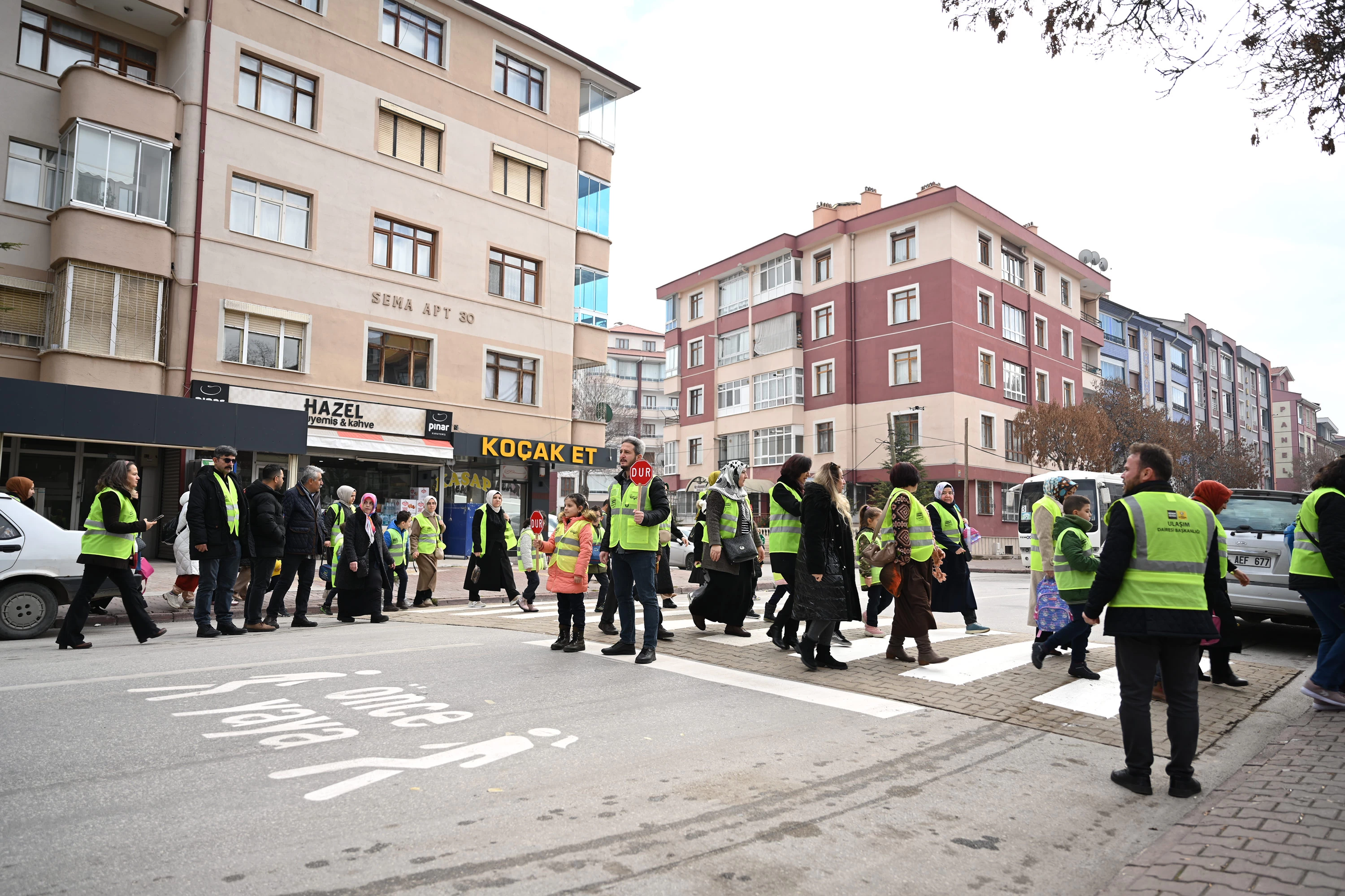 Konya Büyükşehir Belediyesi'nden "Yayabüs" projesiyle çocuklara güvenli okul yolu!