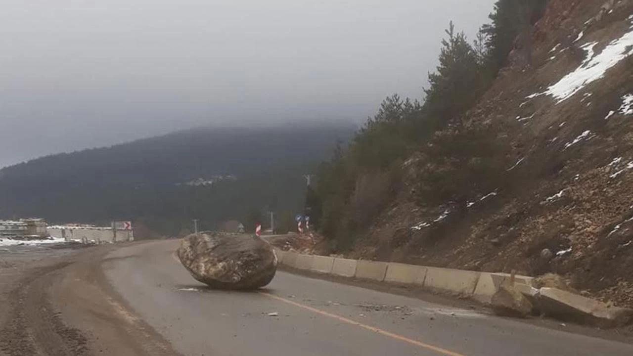 Kastamonu'da facianın eşiğinden dönüldü: Kaya yola düştü