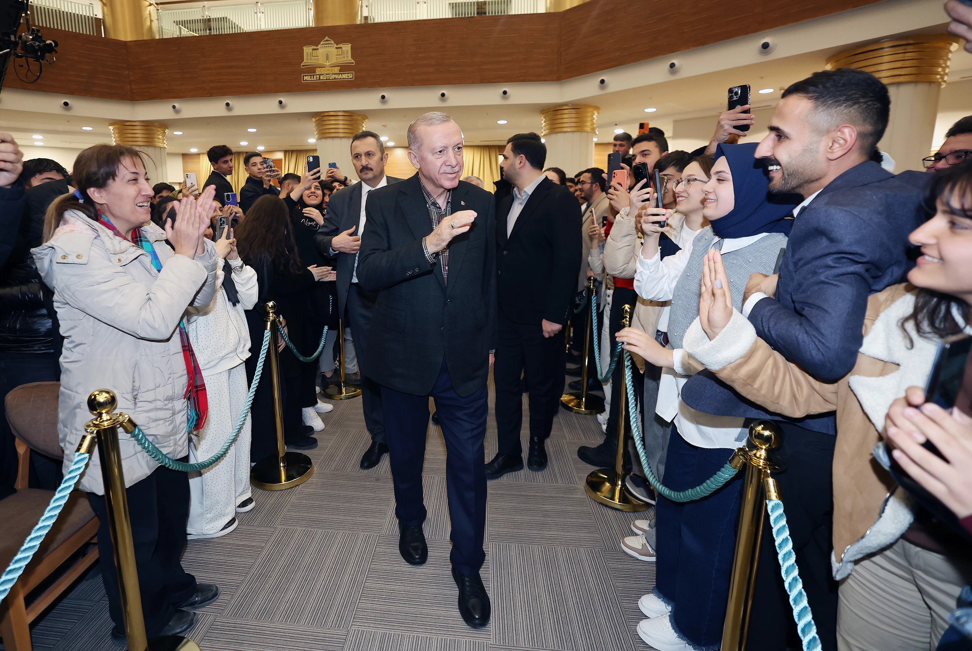 Cumhurbaşkanı Erdoğan'dan öğrencilere müjde: Ocak ayı itibarıyla geçerli olacak