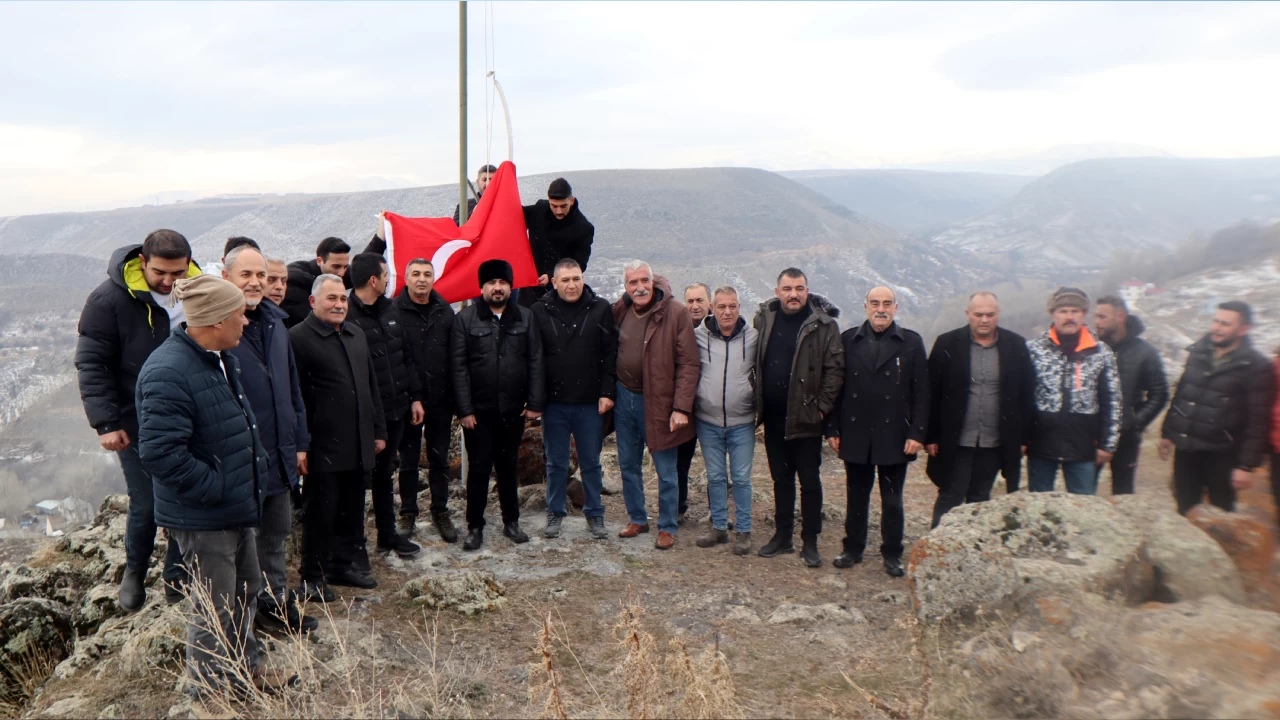 Sarıkamış Şehitleri için Bayrak Tepe’ye tırmanış