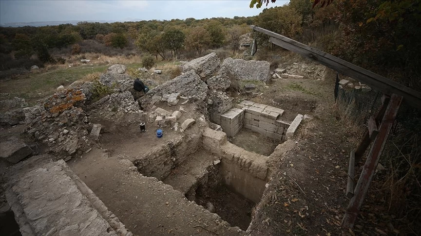 Çanakkale’de 2 bin 200 yıllık çarşı yapısı gün yüzüne çıkıyor