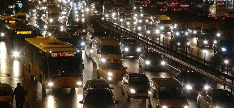 İstanbul'da trafik yoğunluğu yüzde 80'e ulaştı