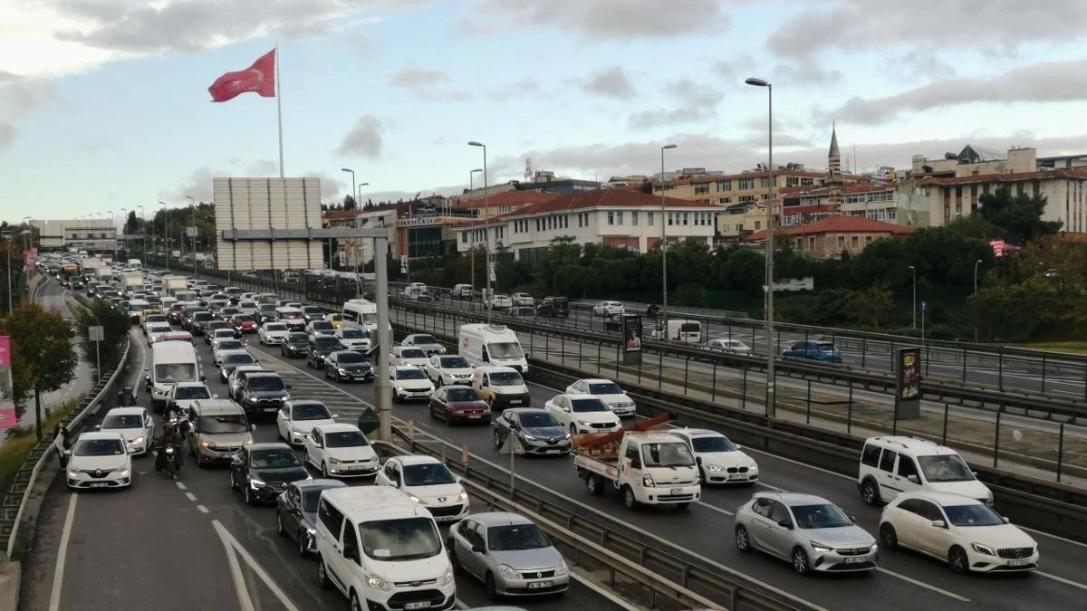 İstanbul'un bazı bölgelerinde trafik durma noktasına geldi