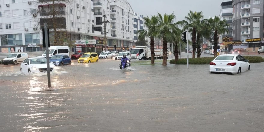 Antalya'da taşımalı eğitime 1 gün ara verildi!