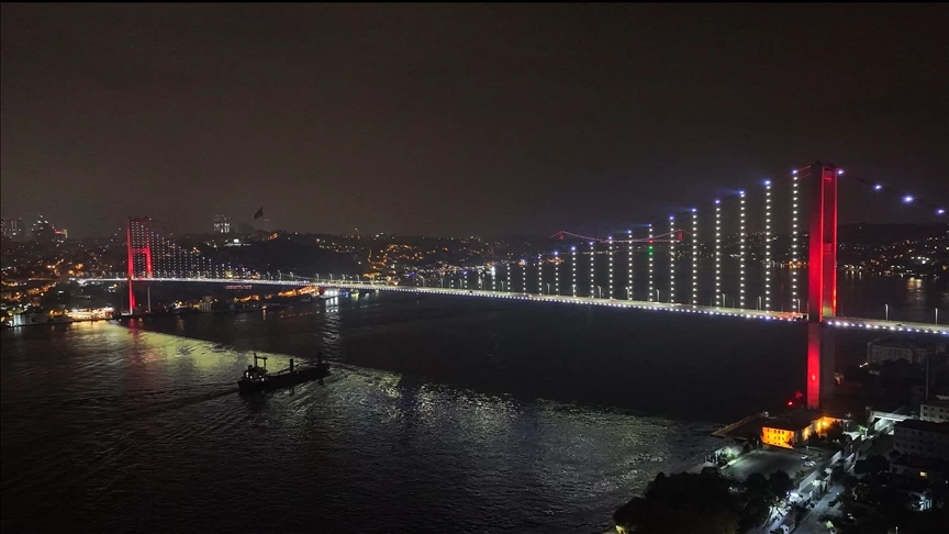 15 Temmuz Şehitler Köprüsü çift yönlü trafiğe kapatıldı